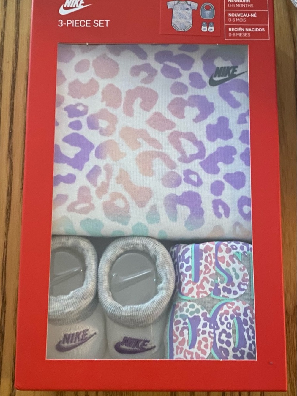 Nike Baby Girls Size 0-6 Months(Newborn) Purple Pink Teal Leopard 3-Piece Set